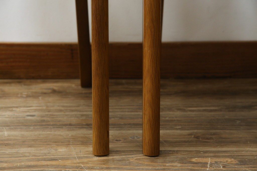 中古　マルニ木工(MARUNI)　楢(ナラ)材　本革(レザー)　北欧スタイルの美しい曲線が際立つダイニングチェア2脚セット　(R-083258)