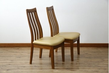 中古　マルニ木工(MARUNI)　楢(ナラ)材　本革(レザー)　北欧スタイルの美しい曲線が際立つダイニングチェア2脚セット　(R-083258)
