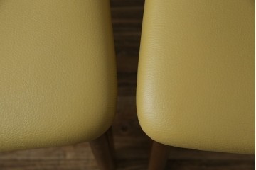 中古　マルニ木工(MARUNI)　楢(ナラ)材　本革(レザー)　北欧スタイルの美しい曲線が際立つダイニングチェア2脚セット　(R-083258)