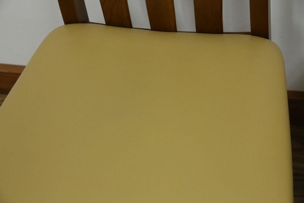 中古　マルニ木工(MARUNI)　楢(ナラ)材　本革(レザー)　北欧スタイルの美しい曲線が際立つダイニングチェア2脚セット　(R-083258)