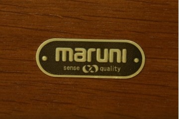 中古　マルニ木工(MARUNI)　楢(ナラ)材　本革(レザー)　北欧スタイルの美しい曲線が際立つダイニングチェア2脚セット　(R-083258)