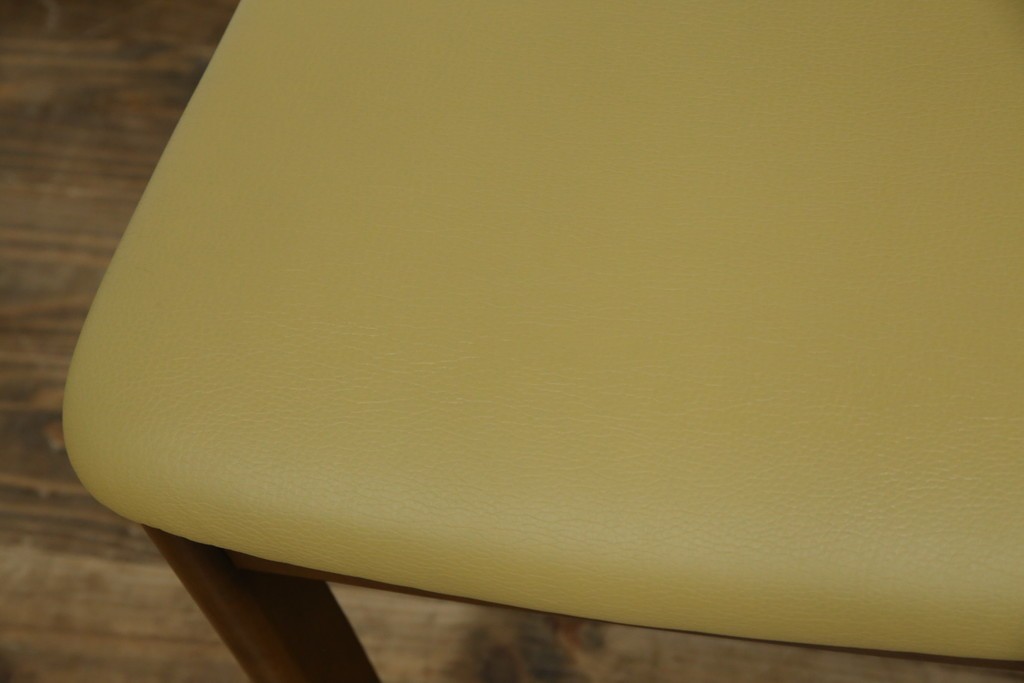 中古　マルニ木工(MARUNI)　楢(ナラ)材　本革(レザー)　北欧スタイルの美しい曲線が際立つダイニングチェア2脚セット　(R-083258)