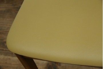 中古　マルニ木工(MARUNI)　楢(ナラ)材　本革(レザー)　北欧スタイルの美しい曲線が際立つダイニングチェア2脚セット　(R-083258)