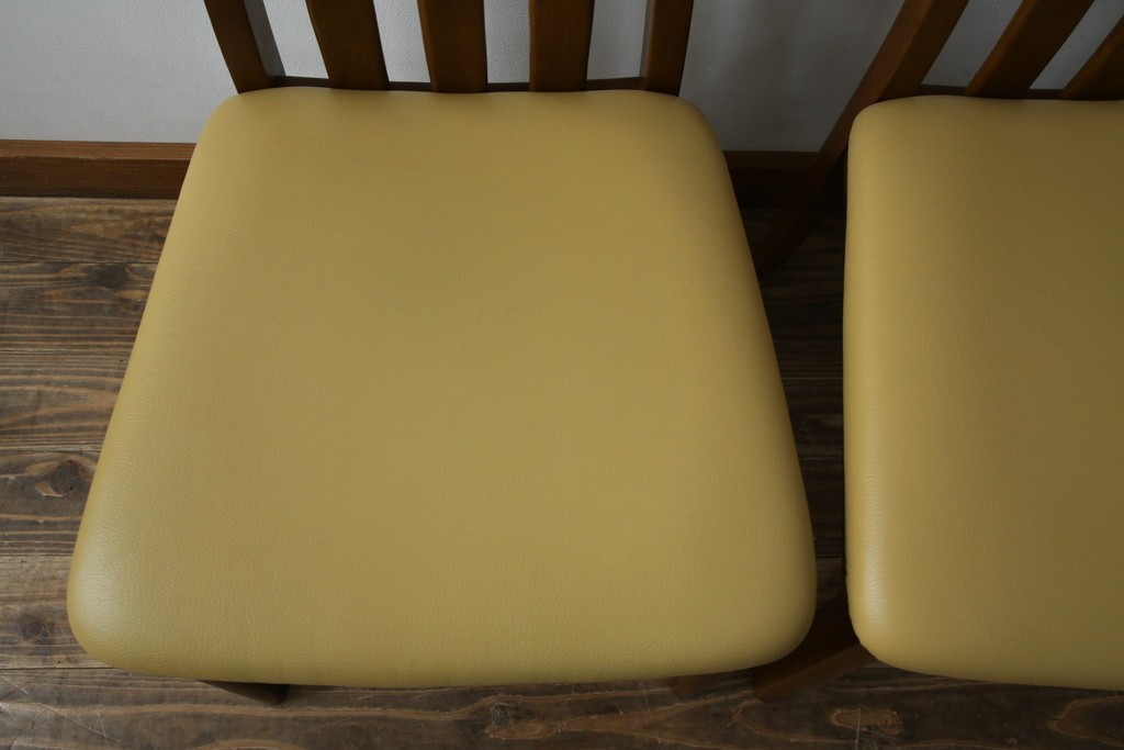 中古　マルニ木工(MARUNI)　楢(ナラ)材　本革(レザー)　北欧スタイルの美しい曲線が際立つダイニングチェア2脚セット　(R-083258)