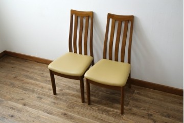 中古　マルニ木工(MARUNI)　楢(ナラ)材　本革(レザー)　北欧スタイルの美しい曲線が際立つダイニングチェア2脚セット　(R-083258)