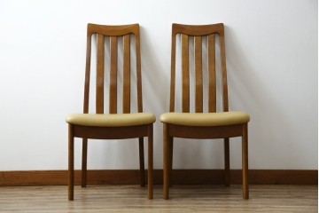 中古　マルニ木工(MARUNI)　楢(ナラ)材　本革(レザー)　北欧スタイルの美しい曲線が際立つダイニングチェア2脚セット　(R-083258)