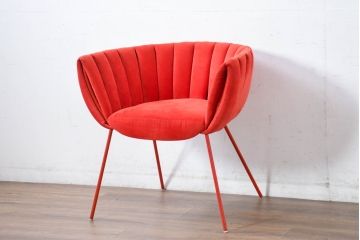 中古　美品　展示品　高級家具ブランド　Abita Style(アビタスタイル)　優雅なレッドカラーとミッドセンチュリーデザインが空間のアクセントになるラウンジチェア(アームチェア、椅子、イス)(定価約10万5千円)(R-083259)