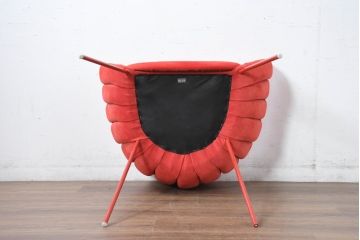 中古　美品　展示品　高級家具ブランド　Abita Style(アビタスタイル)　優雅なレッドカラーとミッドセンチュリーデザインが空間のアクセントになるラウンジチェア(アームチェア、椅子、イス)(定価約10万5千円)(R-083259)