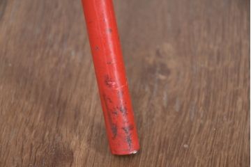中古　美品　展示品　高級家具ブランド　Abita Style(アビタスタイル)　優雅なレッドカラーとミッドセンチュリーデザインが空間のアクセントになるラウンジチェア(アームチェア、椅子、イス)(定価約10万5千円)(R-083259)