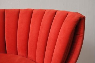 中古　美品　展示品　高級家具ブランド　Abita Style(アビタスタイル)　優雅なレッドカラーとミッドセンチュリーデザインが空間のアクセントになるラウンジチェア(アームチェア、椅子、イス)(定価約10万5千円)(R-083259)