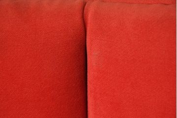 中古　美品　展示品　高級家具ブランド　Abita Style(アビタスタイル)　優雅なレッドカラーとミッドセンチュリーデザインが空間のアクセントになるラウンジチェア(アームチェア、椅子、イス)(定価約10万5千円)(R-083259)