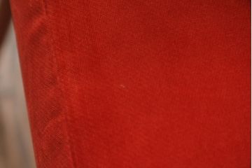 中古　美品　展示品　高級家具ブランド　Abita Style(アビタスタイル)　優雅なレッドカラーとミッドセンチュリーデザインが空間のアクセントになるラウンジチェア(アームチェア、椅子、イス)(定価約10万5千円)(R-083259)