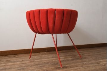 中古　美品　展示品　高級家具ブランド　Abita Style(アビタスタイル)　優雅なレッドカラーとミッドセンチュリーデザインが空間のアクセントになるラウンジチェア(アームチェア、椅子、イス)(定価約10万5千円)(R-083259)