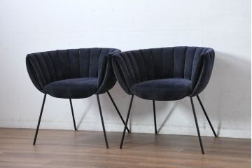 中古　美品　展示品　高級家具ブランド　Abita Style(アビタスタイル)　丸みのある背もたれと縦ステッチが特徴のモダンなラウンジチェア2脚セット(アームチェア、椅子、イス、ばら売り可能)(定価2脚で約21万円)(R-083260)