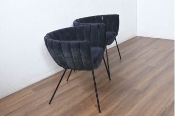 中古　美品　展示品　高級家具ブランド　Abita Style(アビタスタイル)　丸みのある背もたれと縦ステッチが特徴のモダンなラウンジチェア2脚セット(アームチェア、椅子、イス、ばら売り可能)(定価2脚で約21万円)(R-083260)