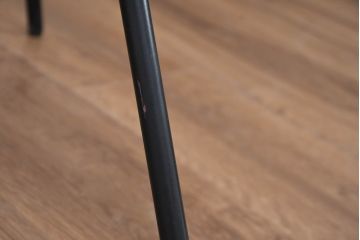 中古　美品　展示品　高級家具ブランド　Abita Style(アビタスタイル)　丸みのある背もたれと縦ステッチが特徴のモダンなラウンジチェア2脚セット(アームチェア、椅子、イス、ばら売り可能)(定価2脚で約21万円)(R-083260)