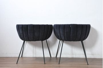 中古　美品　展示品　高級家具ブランド　Abita Style(アビタスタイル)　丸みのある背もたれと縦ステッチが特徴のモダンなラウンジチェア2脚セット(アームチェア、椅子、イス、ばら売り可能)(定価2脚で約21万円)(R-083260)