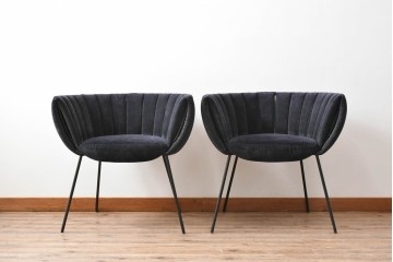 新古　未使用展示品　美品　展示品　高級家具ブランド　Abita Style(アビタスタイル)　丸みのある背もたれと縦ステッチが特徴のモダンなラウンジチェア2脚セット　定価2脚で約21万円　(R-083260)