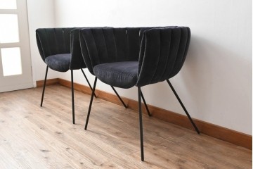 新古　未使用展示品　美品　展示品　高級家具ブランド　Abita Style(アビタスタイル)　丸みのある背もたれと縦ステッチが特徴のモダンなラウンジチェア2脚セット　定価2脚で約21万円　(R-083260)