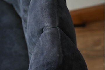 新古　未使用展示品　美品　展示品　高級家具ブランド　Abita Style(アビタスタイル)　丸みのある背もたれと縦ステッチが特徴のモダンなラウンジチェア2脚セット　定価2脚で約21万円　(R-083260)