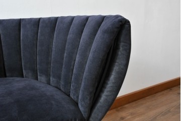 新古　未使用展示品　美品　展示品　高級家具ブランド　Abita Style(アビタスタイル)　丸みのある背もたれと縦ステッチが特徴のモダンなラウンジチェア2脚セット　定価2脚で約21万円　(R-083260)