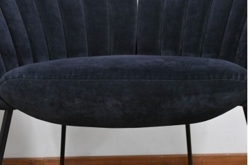 新古　未使用展示品　美品　展示品　高級家具ブランド　Abita Style(アビタスタイル)　丸みのある背もたれと縦ステッチが特徴のモダンなラウンジチェア2脚セット　定価2脚で約21万円　(R-083260)