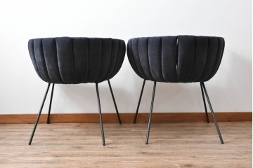 新古　未使用展示品　美品　展示品　高級家具ブランド　Abita Style(アビタスタイル)　丸みのある背もたれと縦ステッチが特徴のモダンなラウンジチェア2脚セット　定価2脚で約21万円　(R-083260)