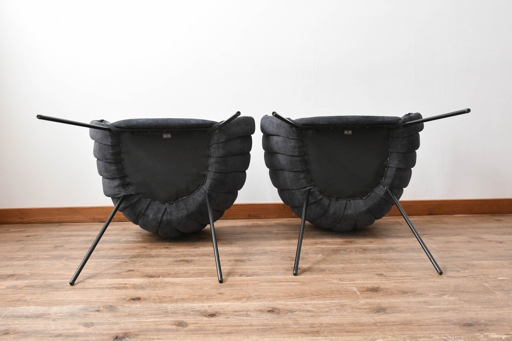 新古　未使用展示品　美品　展示品　高級家具ブランド　Abita Style(アビタスタイル)　丸みのある背もたれと縦ステッチが特徴のモダンなラウンジチェア2脚セット　定価2脚で約21万円　(R-083260)