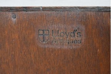 イギリスアンティーク　超美品　Lloyd’s Antiques(ロイズアンティークス)取り扱い　控えめな装飾が取り入れやすいオーク材ライディングビューロー(簿記机、ワークデスク、ビューローデスク、在宅用、在宅ワーク用、サイドチェスト、引き出し、英国)(R-083263)