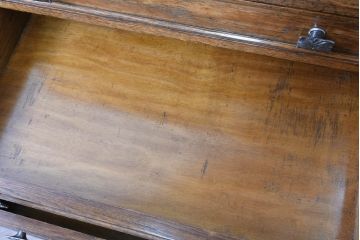 イギリスアンティーク　超美品　Lloyd’s Antiques(ロイズアンティークス)取り扱い　控えめな装飾が取り入れやすいオーク材ライディングビューロー(簿記机、ワークデスク、ビューローデスク、在宅用、在宅ワーク用、サイドチェスト、引き出し、英国)(R-083263)
