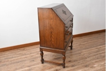 イギリスアンティーク　超美品　Lloyd’s Antiques(ロイズアンティークス)取り扱い　控えめな装飾が取り入れやすいオーク材ライティングビューロー　(R-083263)