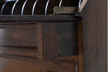 イギリスアンティーク　超美品　Lloyd’s Antiques(ロイズアンティークス)取り扱い　控えめな装飾が取り入れやすいオーク材ライティングビューロー　(R-083263)