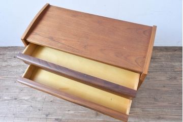 デンマークビンテージ　美品　チーク材　すらっとした脚が愛らしいスモールチェスト(サイドチェスト、引き出し、サイドボード、ヴィンテージ、北欧)(R-083265)