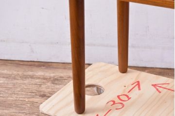 デンマークビンテージ　美品　チーク材　すらっとした脚が愛らしいスモールチェスト(サイドチェスト、引き出し、サイドボード、ヴィンテージ、北欧)(R-083265)