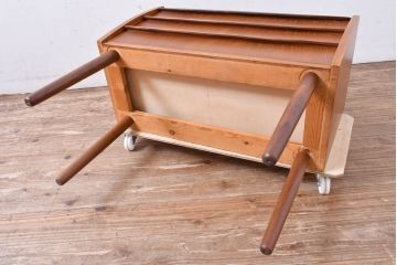デンマークビンテージ　美品　チーク材　すらっとした脚が愛らしいスモールチェスト(サイドチェスト、引き出し、サイドボード、ヴィンテージ、北欧)(R-083265)