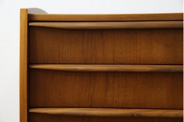 デンマークビンテージ　美品　チーク材　すらっとした脚が愛らしいスモールチェスト(サイドチェスト、引き出し、サイドボード、ヴィンテージ、北欧)(R-083265)