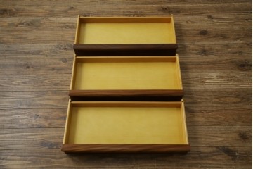 デンマークビンテージ　美品　チーク材　すらっとした脚が愛らしいスモールチェスト(サイドチェスト、引き出し、サイドボード、ヴィンテージ、北欧)(R-083265)