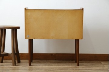 デンマークビンテージ　美品　チーク材　すらっとした脚が愛らしいスモールチェスト(サイドチェスト、引き出し、サイドボード、ヴィンテージ、北欧)(R-083265)