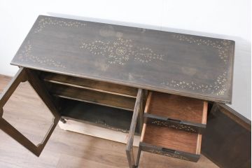 アジアンビンテージ　高級品!!　美しい唐草風象嵌装飾　ハンドクラフト　アジアンクラシカルな雰囲気が素敵なサイドボード(サイドキャビネット、リビングボード、収納棚、飾り棚、戸棚、ヴィンテージ)(R-083266)