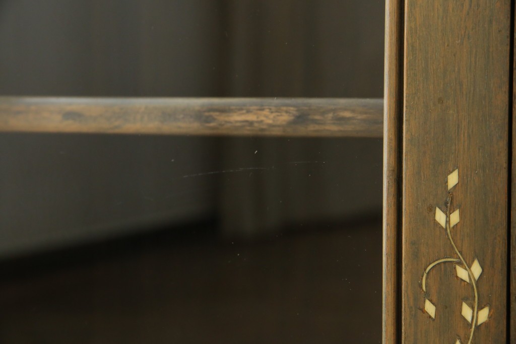 アジアンヴィンテージ　高級品!!　美しい唐草風象嵌装飾　ハンドクラフト　アジアンクラシカルな雰囲気が素敵なサイドボード　(R-083266)