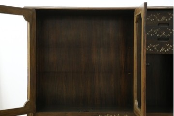 アジアンヴィンテージ　高級品!!　美しい唐草風象嵌装飾　ハンドクラフト　アジアンクラシカルな雰囲気が素敵なサイドボード　(R-083266)