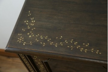 アジアンヴィンテージ　高級品!!　美しい唐草風象嵌装飾　ハンドクラフト　アジアンクラシカルな雰囲気が素敵なサイドボード　(R-083266)
