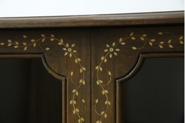 アジアンヴィンテージ　高級品!!　美しい唐草風象嵌装飾　ハンドクラフト　アジアンクラシカルな雰囲気が素敵なサイドボード　(R-083266)