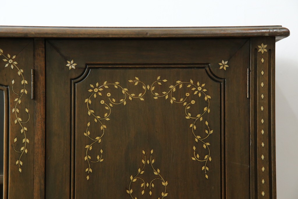 アジアンヴィンテージ　高級品!!　美しい唐草風象嵌装飾　ハンドクラフト　アジアンクラシカルな雰囲気が素敵なサイドボード　(R-083266)