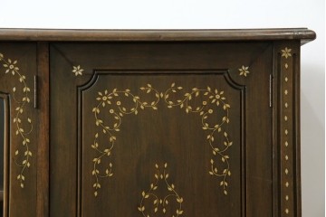 アジアンヴィンテージ　高級品!!　美しい唐草風象嵌装飾　ハンドクラフト　アジアンクラシカルな雰囲気が素敵なサイドボード　(R-083266)