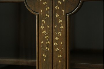 アジアンヴィンテージ　高級品!!　美しい唐草風象嵌装飾　ハンドクラフト　アジアンクラシカルな雰囲気が素敵なサイドボード　(R-083266)