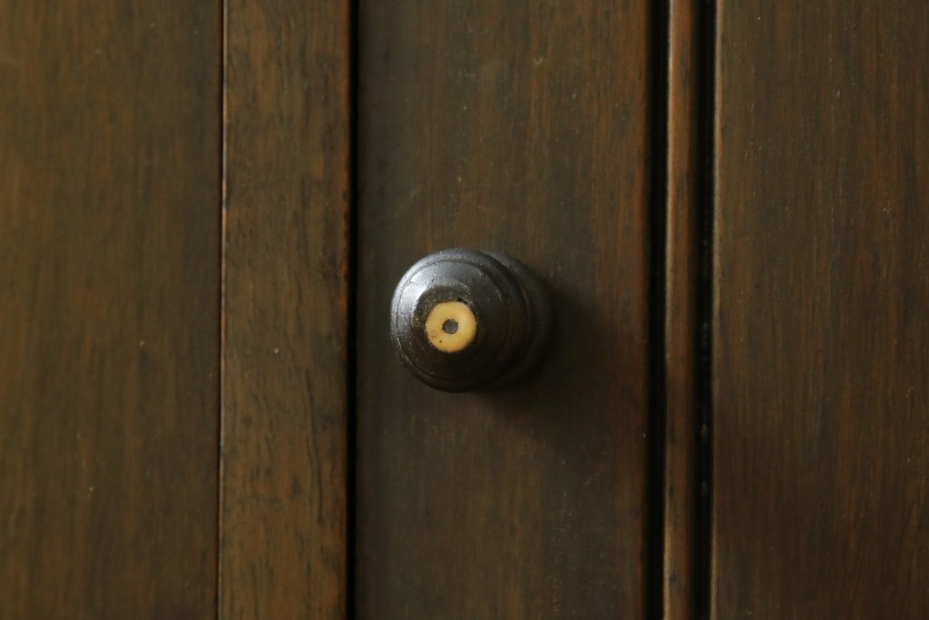 アジアンヴィンテージ　高級品!!　美しい唐草風象嵌装飾　ハンドクラフト　アジアンクラシカルな雰囲気が素敵なサイドボード　(R-083266)