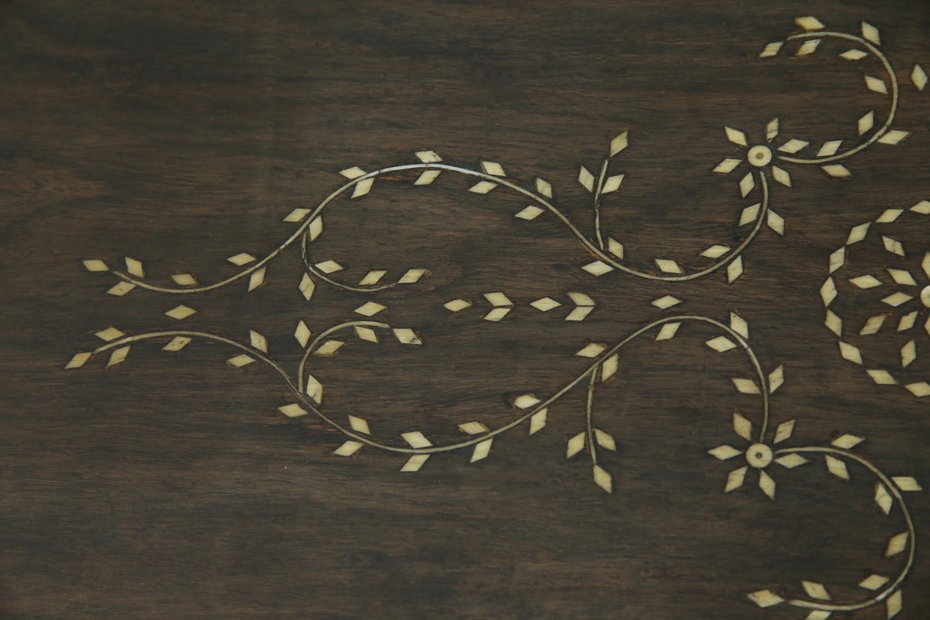 アジアンヴィンテージ　高級品!!　美しい唐草風象嵌装飾　ハンドクラフト　アジアンクラシカルな雰囲気が素敵なサイドボード　(R-083266)