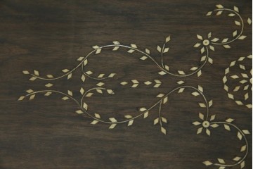 アジアンヴィンテージ　高級品!!　美しい唐草風象嵌装飾　ハンドクラフト　アジアンクラシカルな雰囲気が素敵なサイドボード　(R-083266)