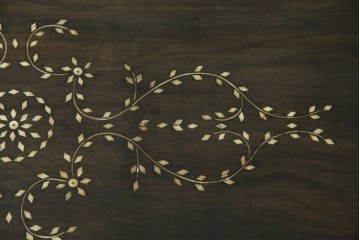 アジアンヴィンテージ　高級品!!　美しい唐草風象嵌装飾　ハンドクラフト　アジアンクラシカルな雰囲気が素敵なサイドボード　(R-083266)